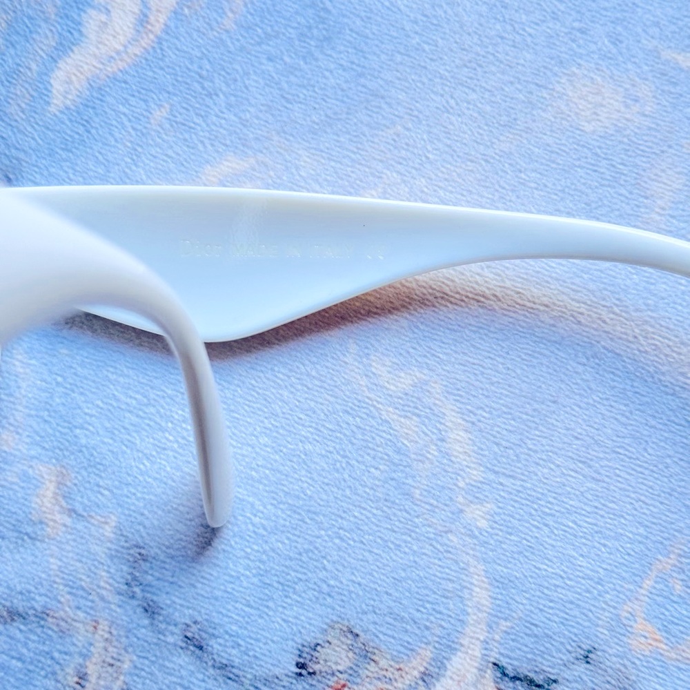 White Round Dior Sunglasses - Picture 4 of 4